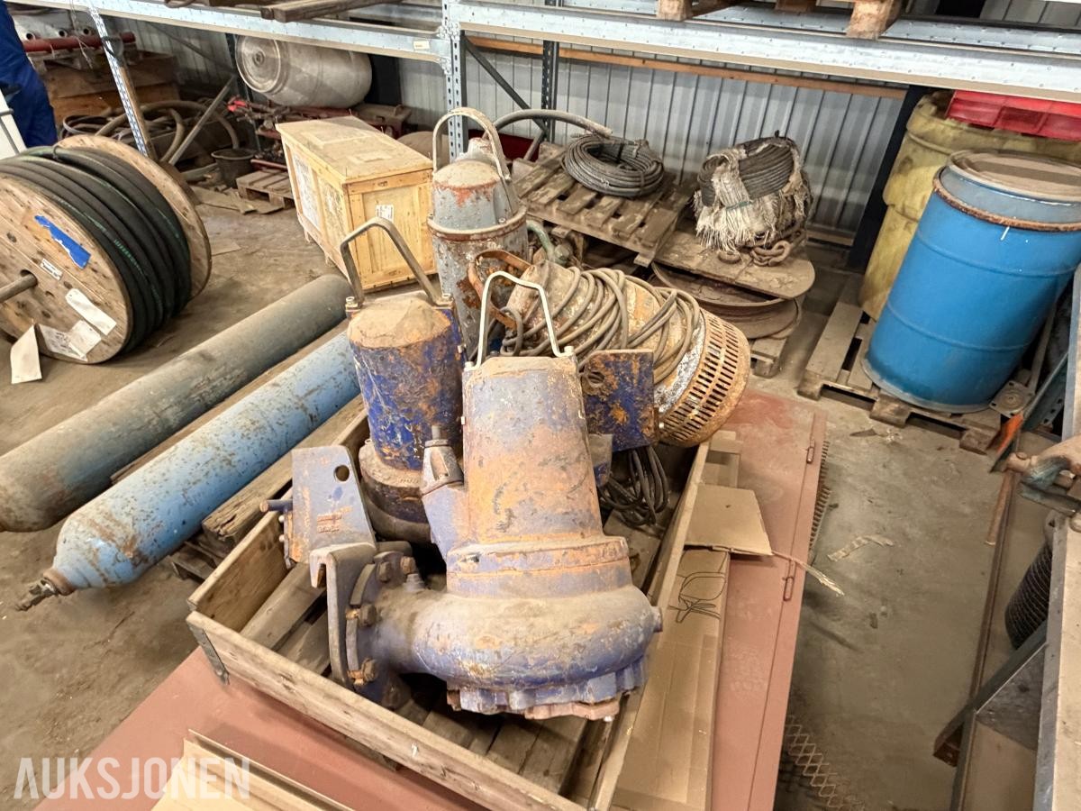 4 STK DYKKPUMPER / LENSEPUMPER  