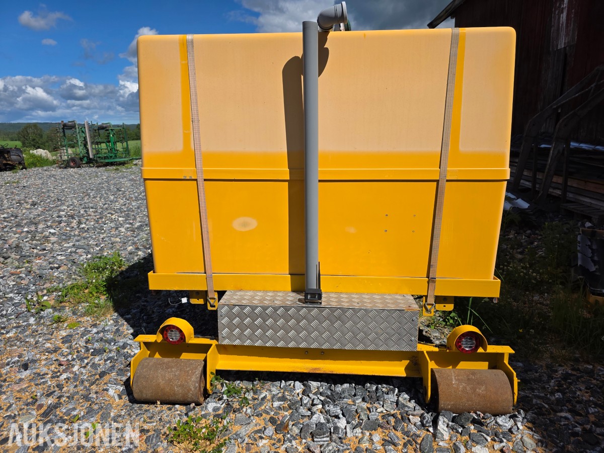 2014 Falkøping vanntanker CLRK-15 10000 liter