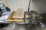 Arbeidsbenk i rustfritt stål med underhylle – inkl. GN-bakker og oppvaskkurver