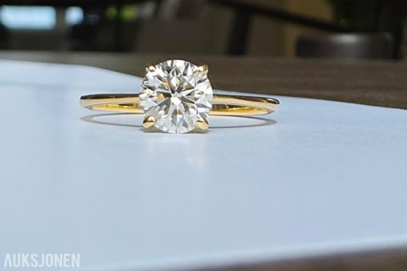 0.91CT ENSTENS DIAMANTRING I 18K GULL. HELT NATURLIG DIAMANT! TAKSTBREV OG SERTIFIKAT! - 72 timers auksjon