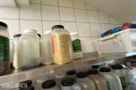 Stort parti krydder, tørrvarer og serveringsutstyr til restaurant/kjøkken