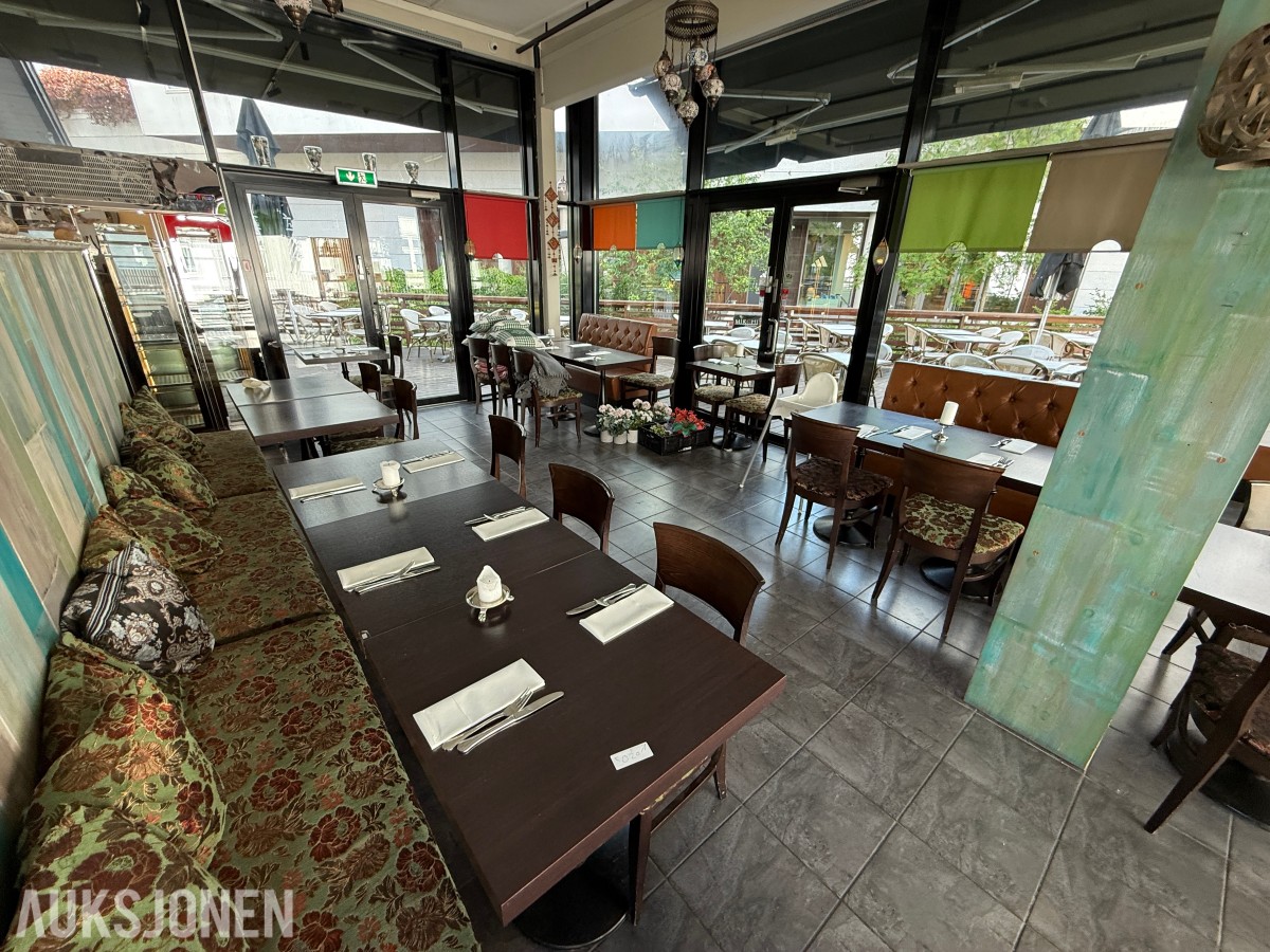 Restaurantbord med stoler – komplett spisegruppe for serveringssted