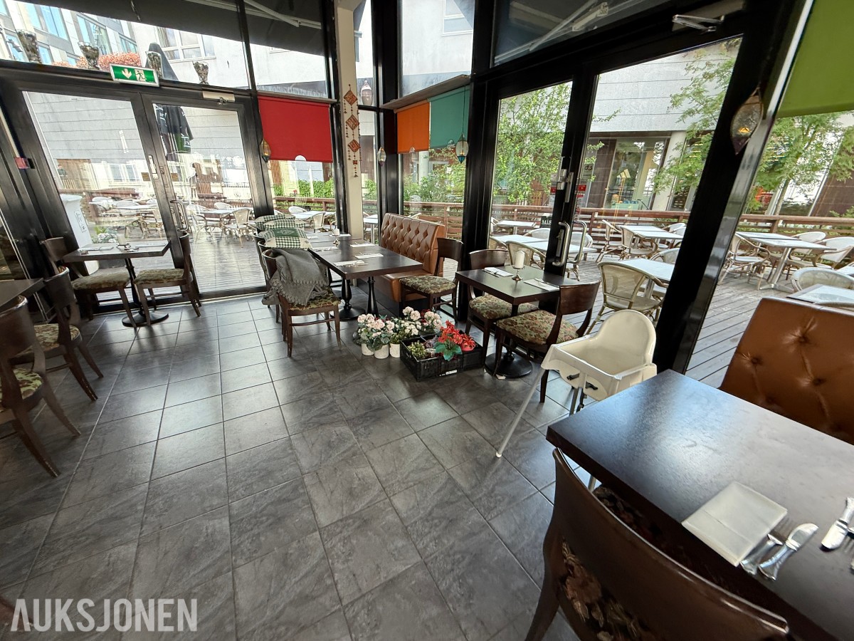 Restaurantbord med stoler – komplett spisegruppe for serveringssted