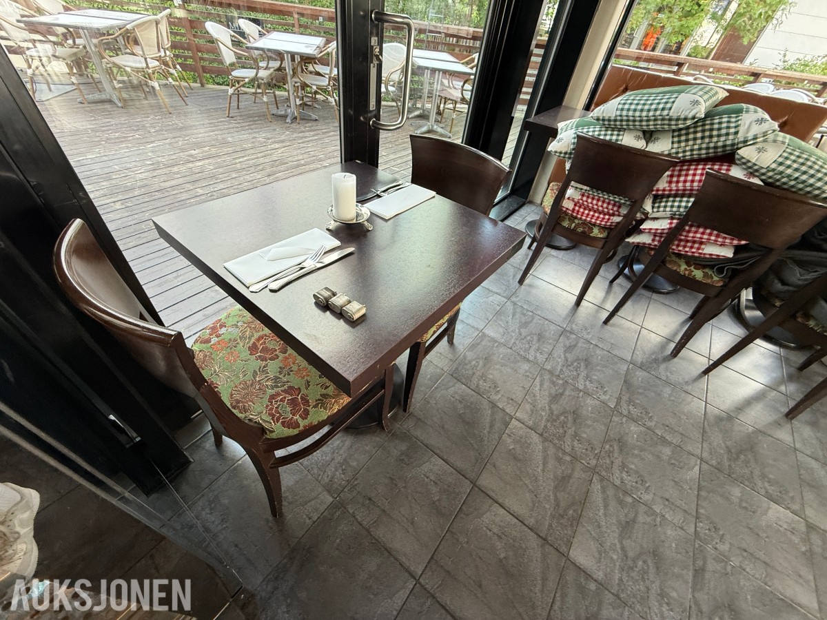 Restaurantbord med stoler – komplett spisegruppe for serveringssted