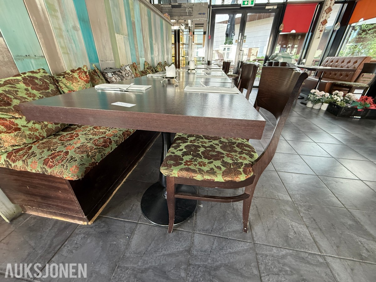 Restaurantbord med stoler – komplett spisegruppe for serveringssted