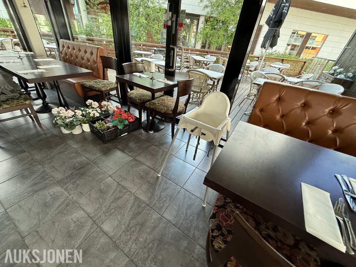 Restaurantbord med stoler – komplett spisegruppe for serveringssted