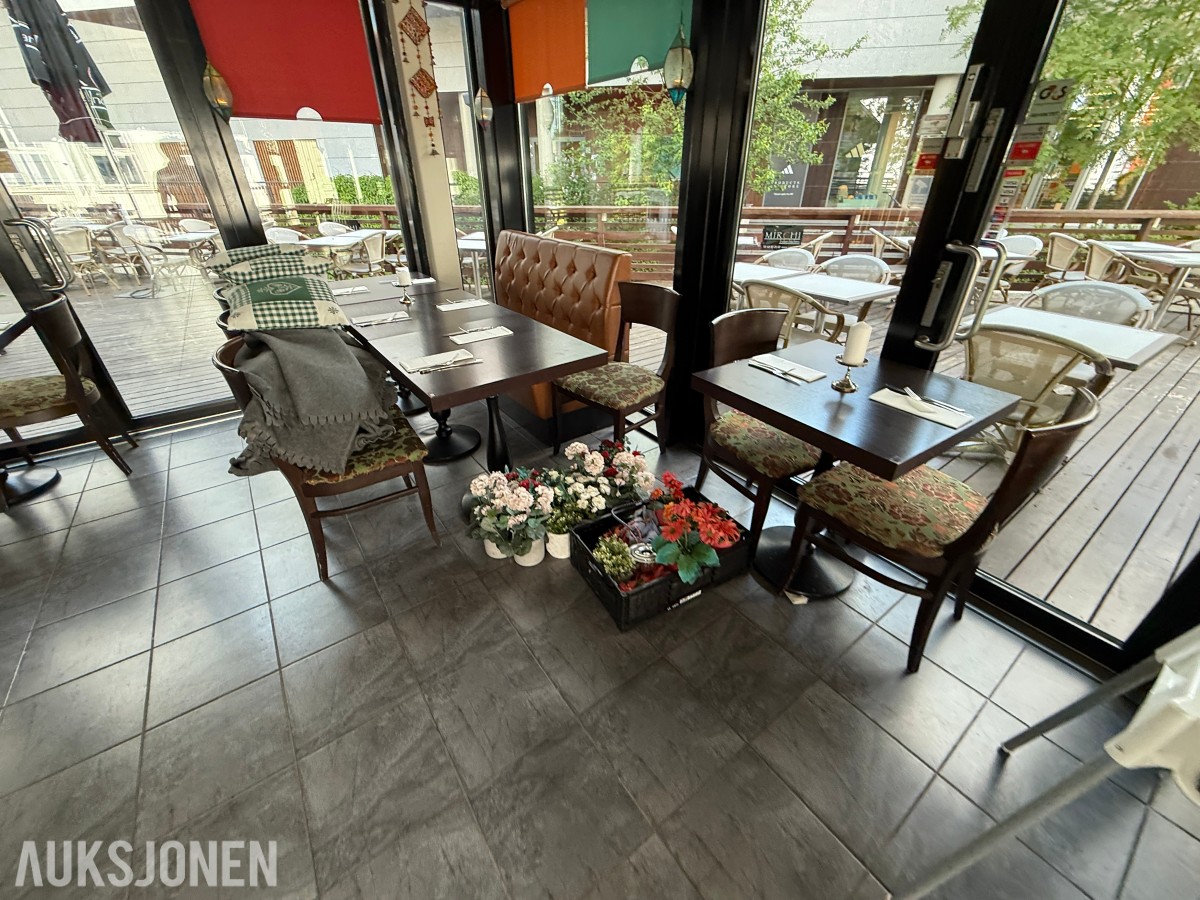 Restaurantbord med stoler – komplett spisegruppe for serveringssted