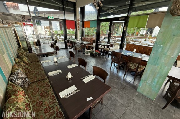 Restaurantbord med stoler – komplett spisegruppe for serveringssted