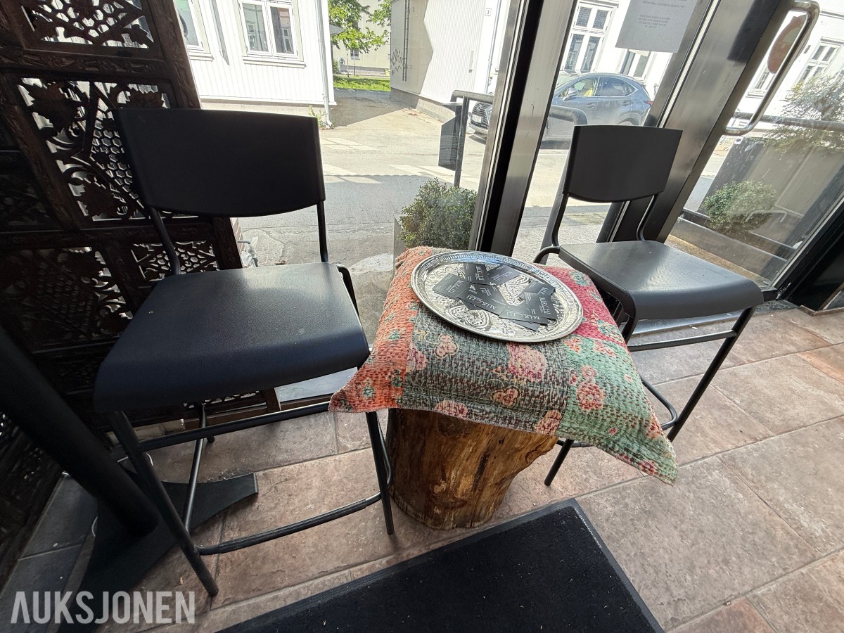Vertsstasjon / resepsjonsdisk med reol – restaurantinventar