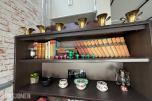 Vertsstasjon / resepsjonsdisk med reol – restaurantinventar