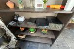 Vertsstasjon / resepsjonsdisk med reol – restaurantinventar