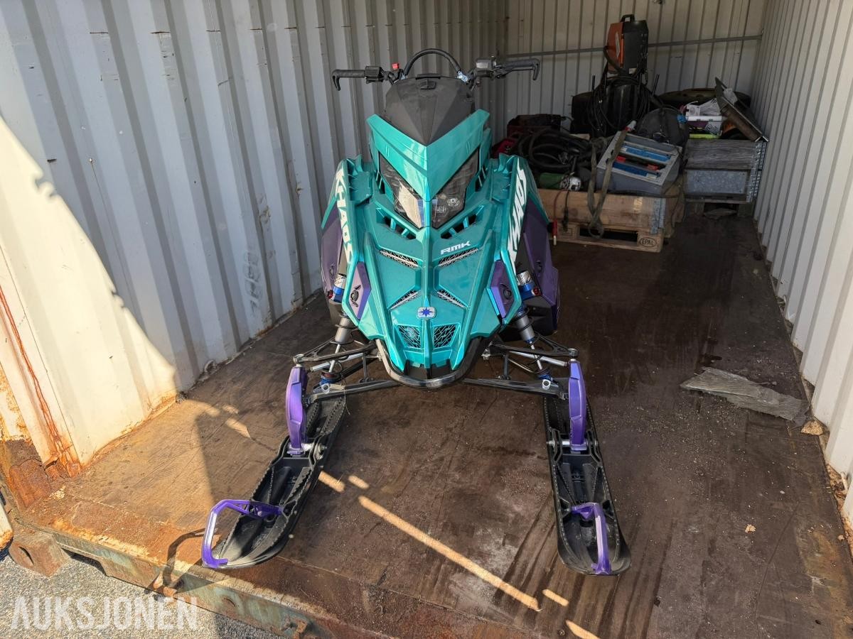 2023 Polaris 9R RMK Khaos Slash Snøscooter