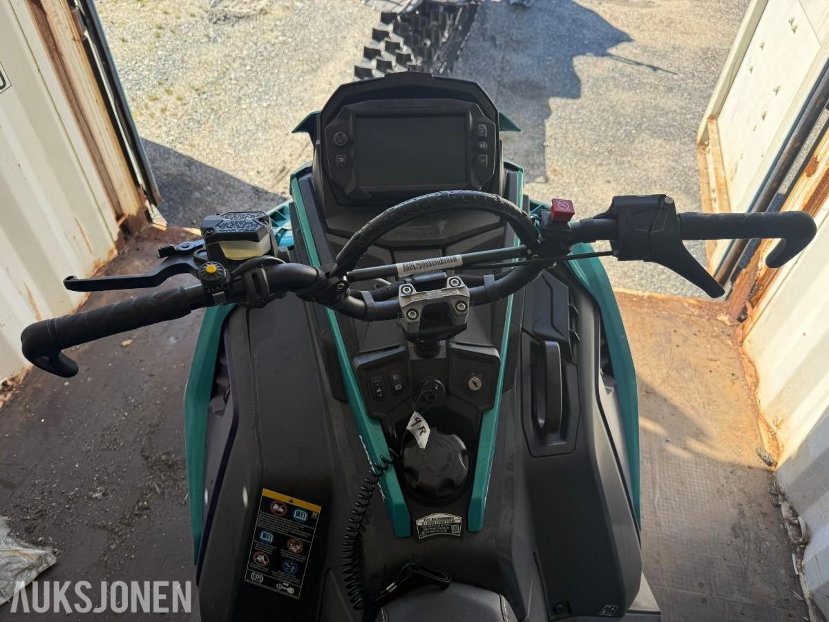 2023 Polaris 9R RMK Khaos Slash Snøscooter