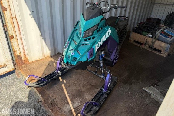 2023 Polaris 9R RMK Khaos Slash Snøscooter