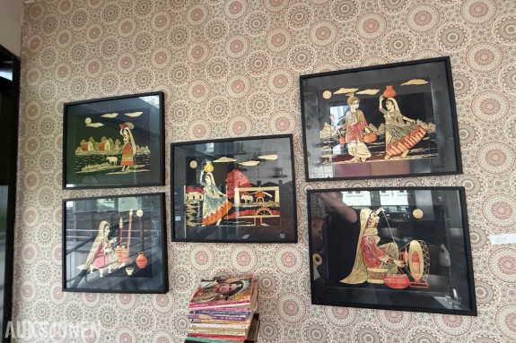 5 innrammede orientalske/indiske kunstbilder – selges samlet