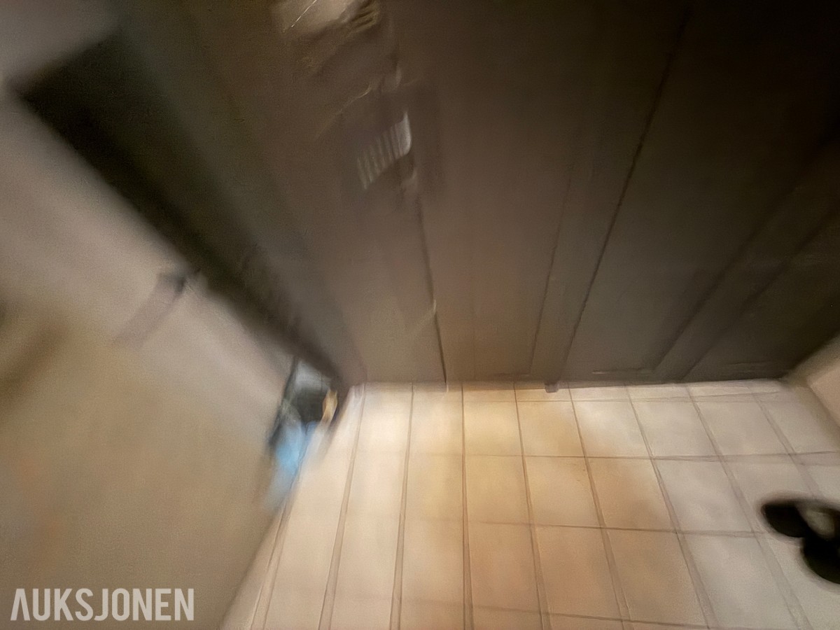 Garderobeskap og personalskap – selges samlet