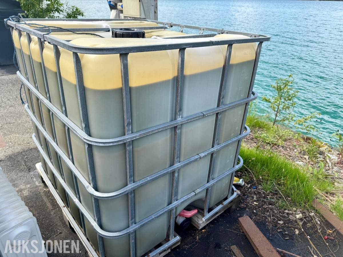 1900 1 stk IBC-container   med Spillolje