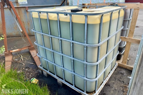 1900 1 stk IBC-container med Spillolje