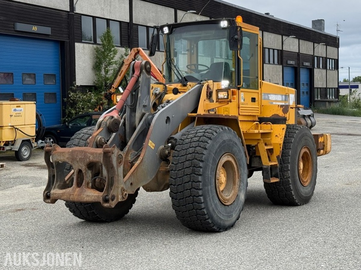 1999 Volvo L120C Hjullaster, grusskuffe, spakestyring, sentralsmøring