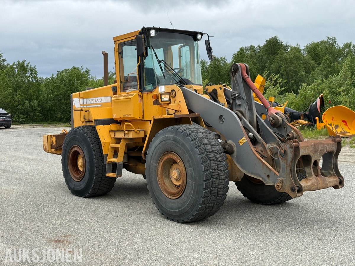 1999 Volvo L120C Hjullaster, grusskuffe, spakestyring, sentralsmøring