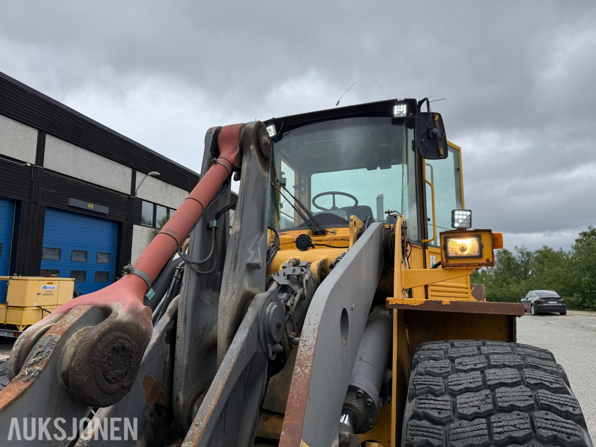 1999 Volvo L120C Hjullaster, grusskuffe, spakestyring, sentralsmøring