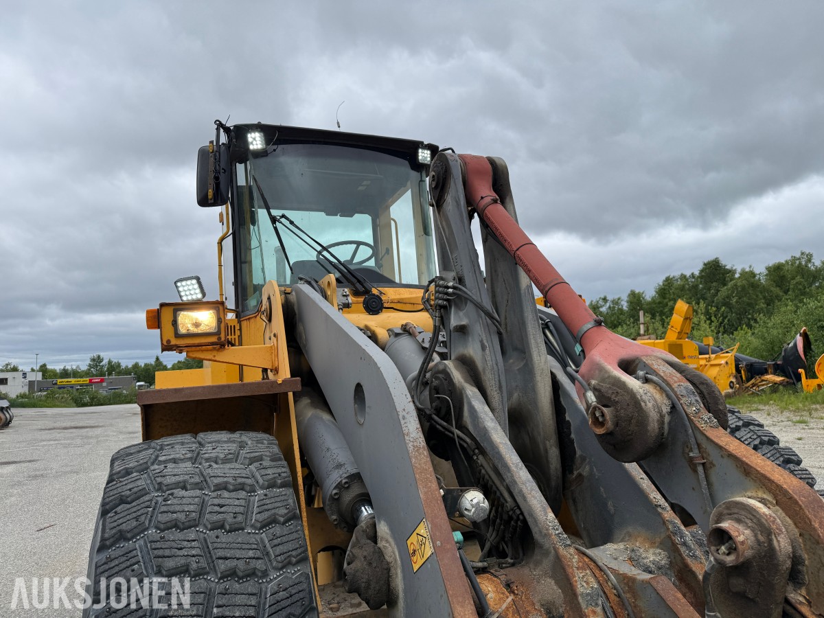 1999 Volvo L120C Hjullaster, grusskuffe, spakestyring, sentralsmøring