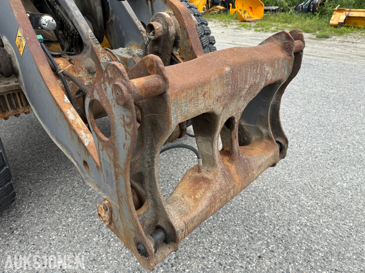 1999 Volvo L120C Hjullaster, grusskuffe, spakestyring, sentralsmøring