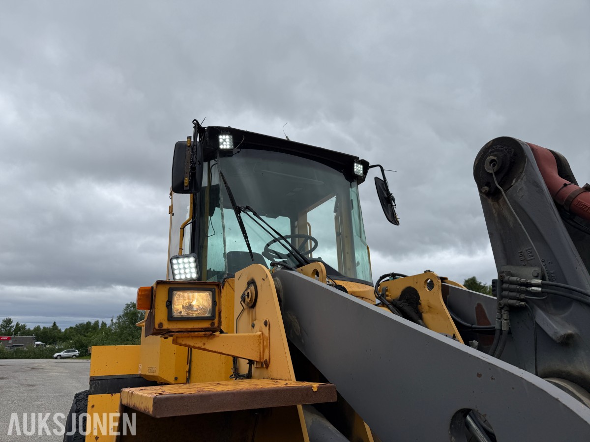 1999 Volvo L120C Hjullaster, grusskuffe, spakestyring, sentralsmøring
