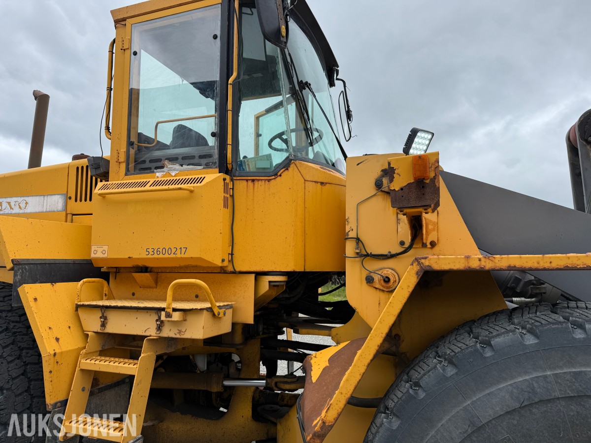 1999 Volvo L120C Hjullaster, grusskuffe, spakestyring, sentralsmøring