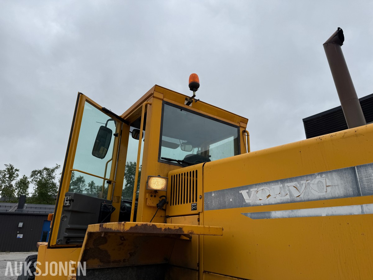 1999 Volvo L120C Hjullaster, grusskuffe, spakestyring, sentralsmøring