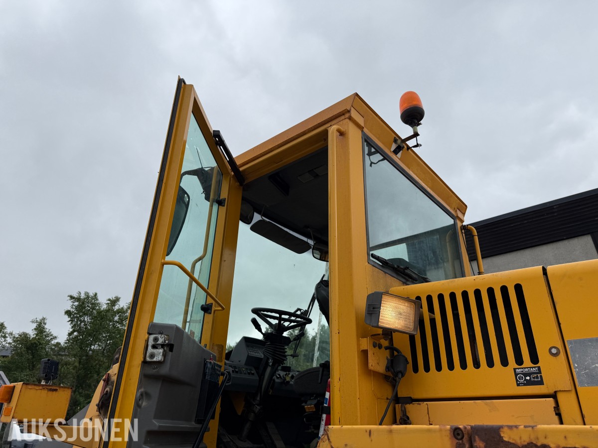 1999 Volvo L120C Hjullaster, grusskuffe, spakestyring, sentralsmøring