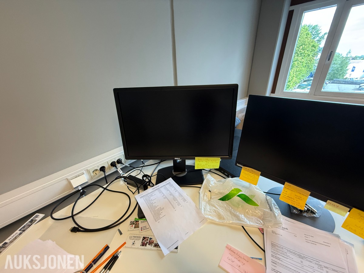 Komplett kontormiljø til salgs – kvalitetsmøbler, arbeidsstasjoner og inventar