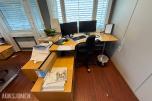 Komplett kontormiljø til salgs – kvalitetsmøbler, arbeidsstasjoner og inventar