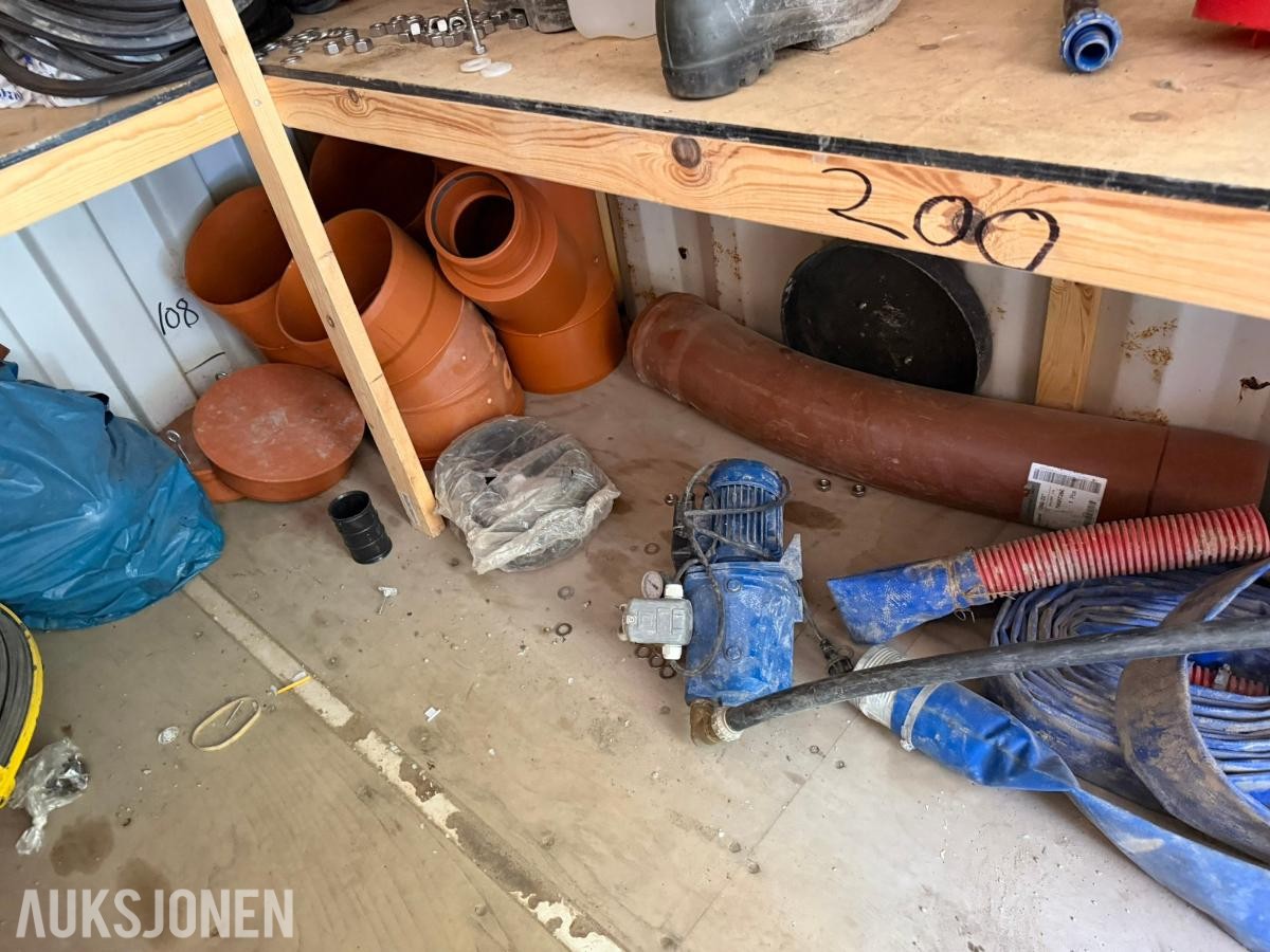 20 fots stålcontainer med innredning og utstyr