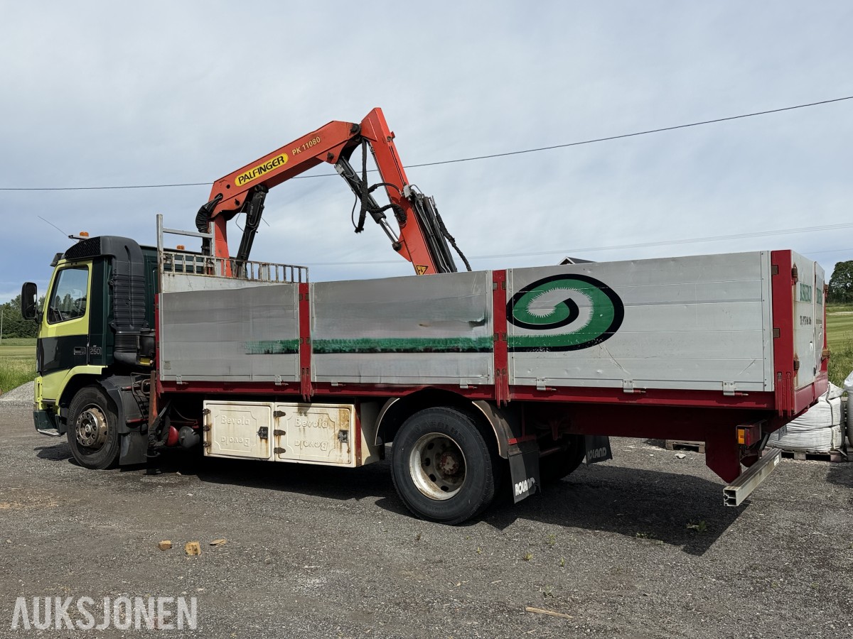 1999 Volvo FM 7 4X2 kranbil / Palfinger