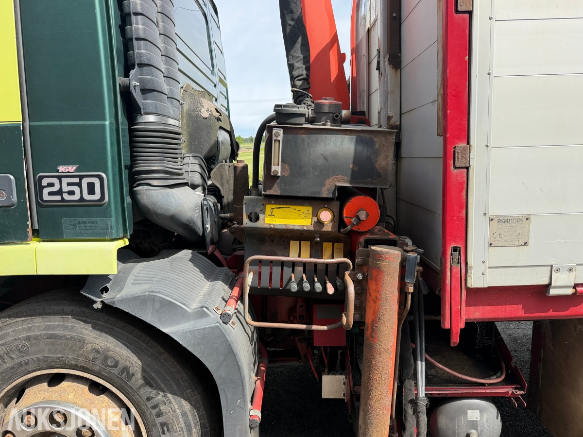 1999 Volvo FM 7 4X2 kranbil / Palfinger