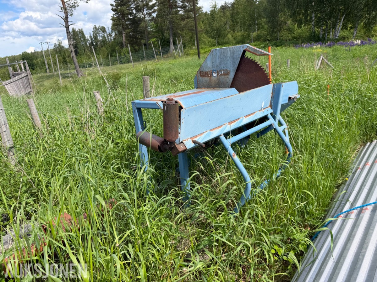 Kappsag for ved, monteres på traktor