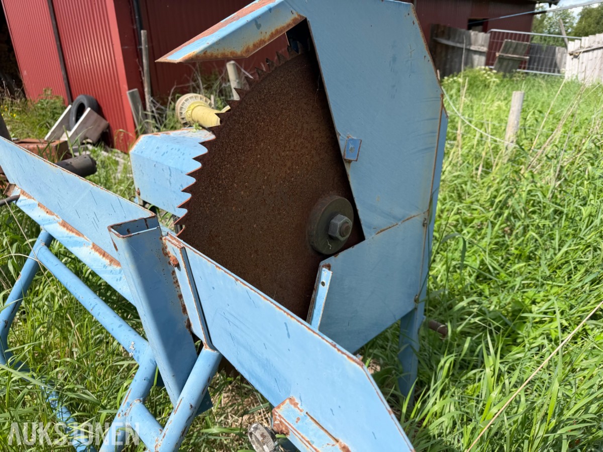 Kappsag for ved, monteres på traktor