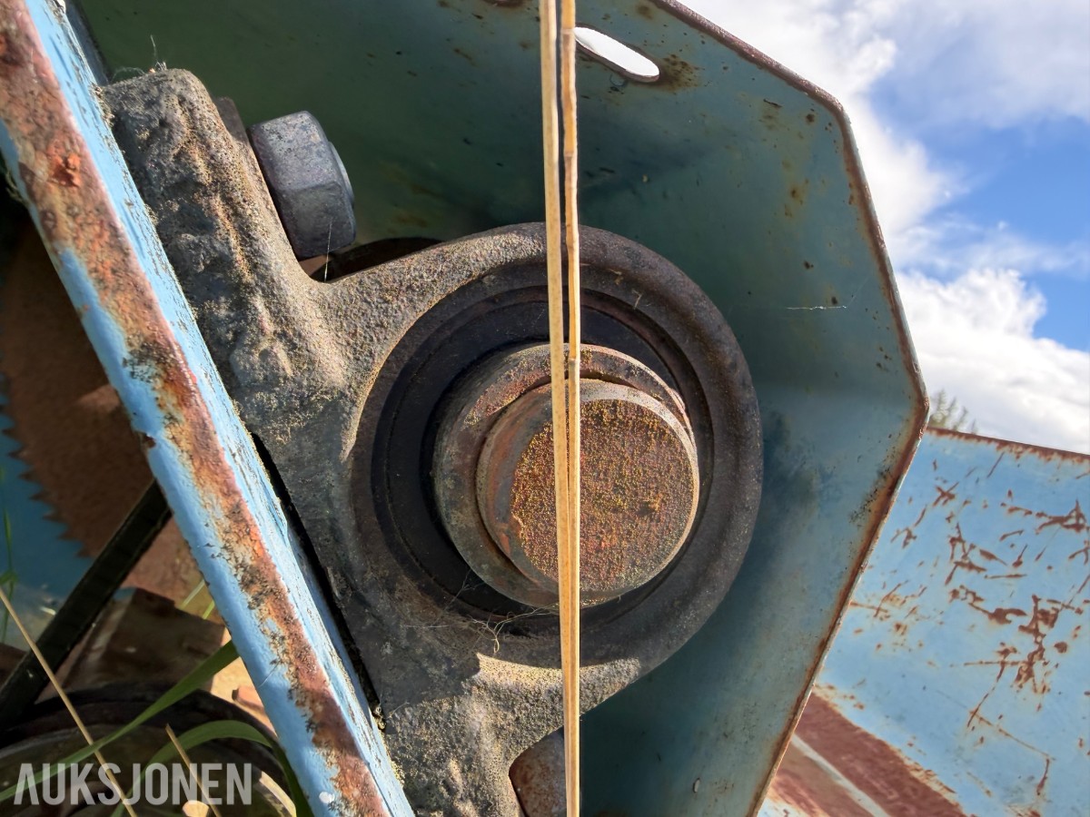 Kappsag for ved, monteres på traktor