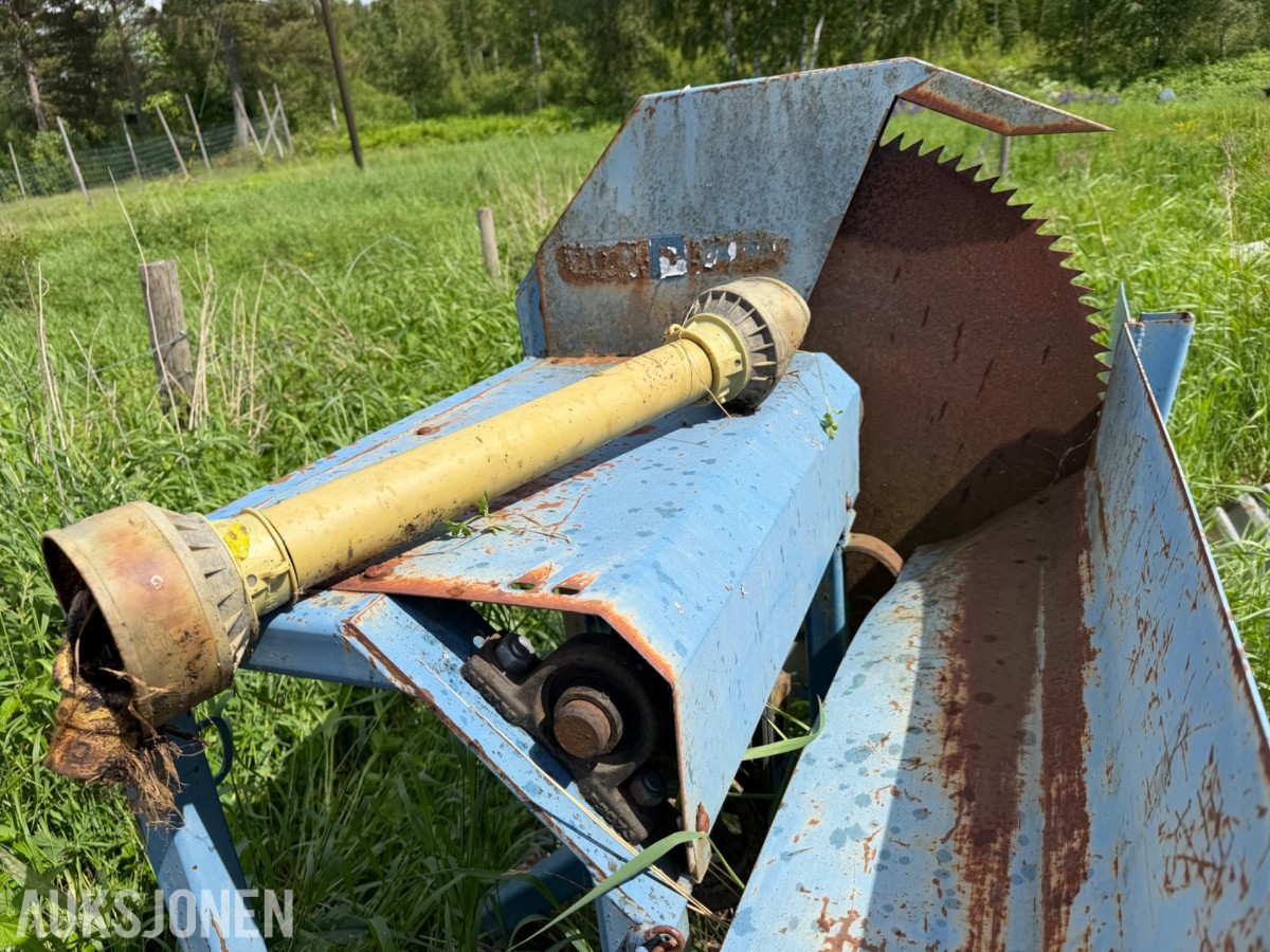 Kappsag for ved, monteres på traktor