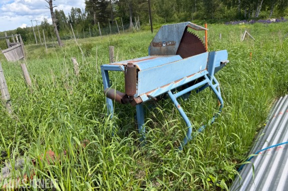 Kappsag for ved, monteres på traktor