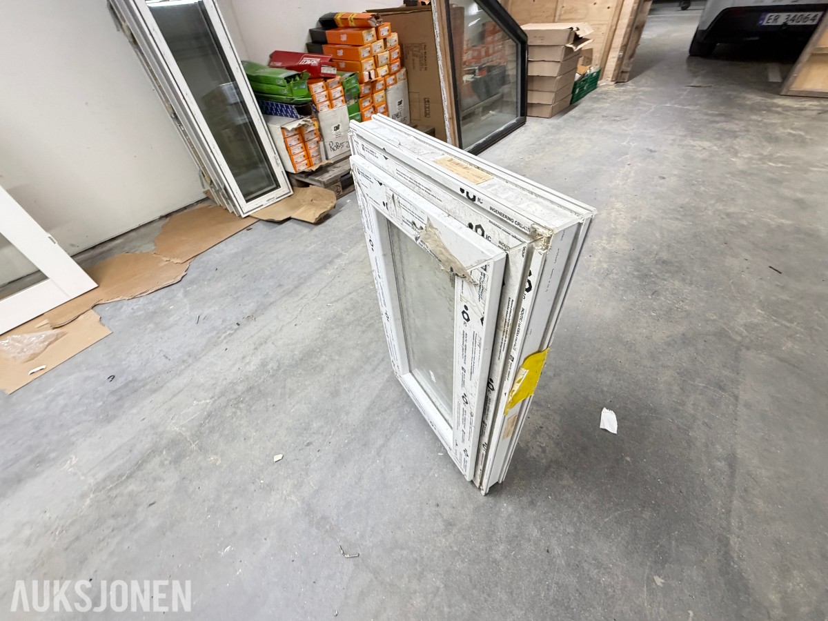 PARTI MED PVC-VINDUER OG SPESIALVINDU – 6 STK VINDUER MED ISOLERGLASS