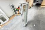 PARTI MED PVC-VINDUER OG SPESIALVINDU – 6 STK VINDUER MED ISOLERGLASS