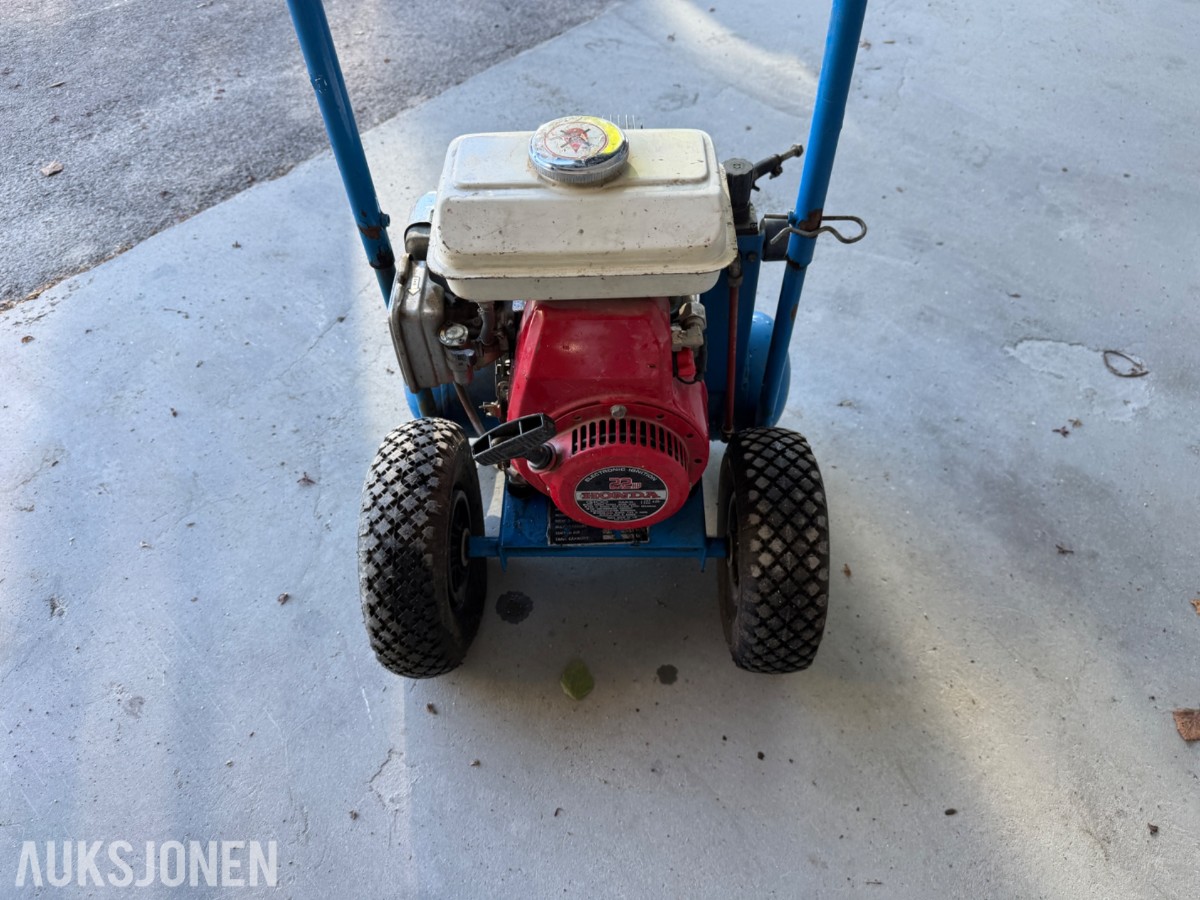 Campagnola kompressor med Honda G100 bensinmotor – på hjul