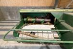 John Deere E0332 Firkantpresse - traktormontert - med pickup