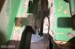 John Deere E0332 Firkantpresse - traktormontert - med pickup