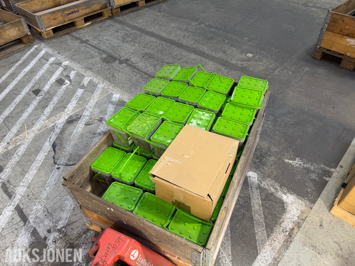 1 pall med skruer