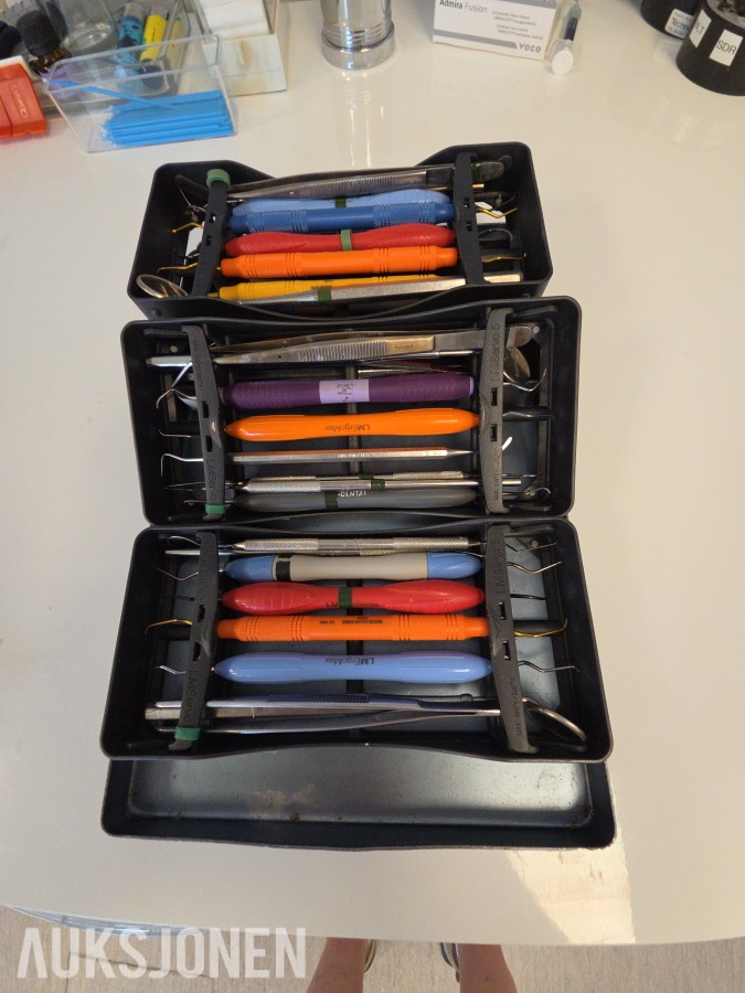 Periodontiske håndinstrumenter i LM Servo 5 steriliseringskassetter – ca. 20+ instrumenter