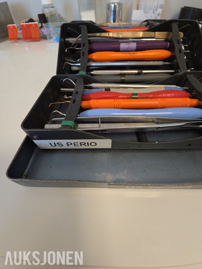 Periodontiske håndinstrumenter i LM Servo 5 steriliseringskassetter – ca. 20+ instrumenter