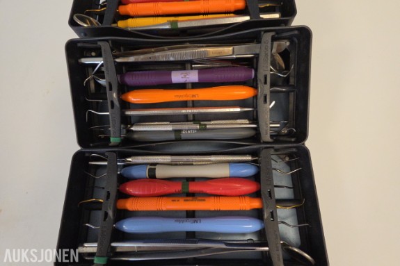 Periodontiske håndinstrumenter i LM Servo 5 steriliseringskassetter – ca. 20+ instrumenter